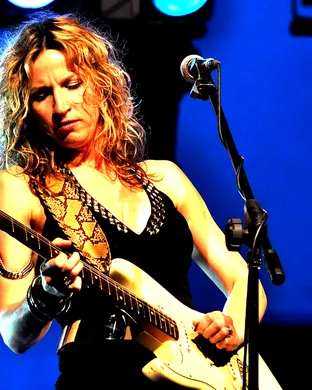 Ana Popovic Hartford