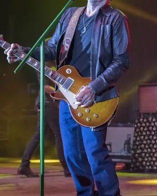 Gary Allan Farmington