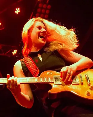 Joanne Shaw Taylor Newport
