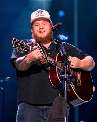 Luke Combs Foxborough
